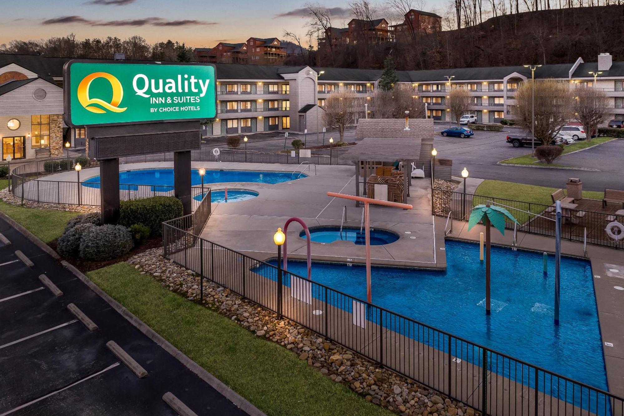 Quality Inn & Suites At Dollywood Lane Pigeon Forge Exterior foto