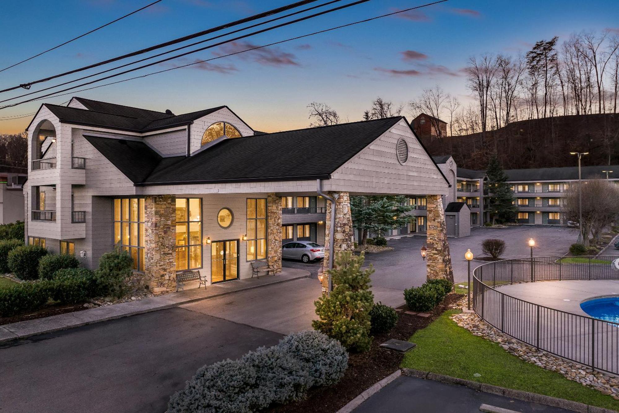 Quality Inn & Suites At Dollywood Lane Pigeon Forge Exterior foto